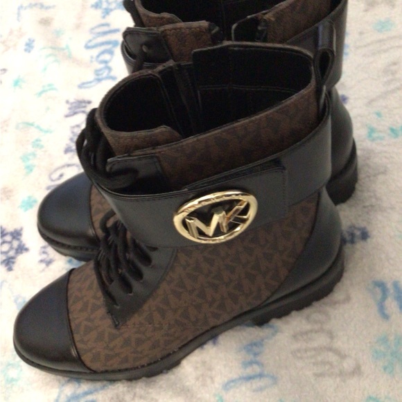 Boots - Picture 2 of 8